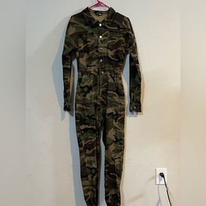 Fashion nova camp jumpsuit size small